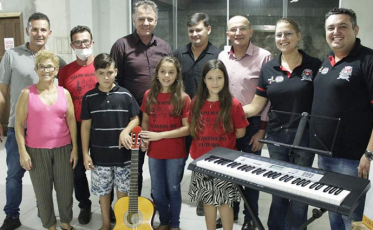 Encantos do Futuro recebe instrumentos musicais com recursos do FIA