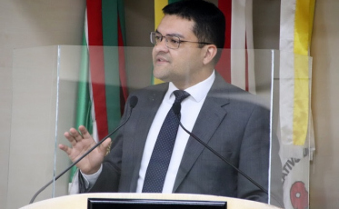 Projeto que proíbe linguagem neutra em Criciúma é aprovado