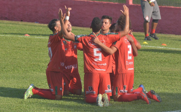 Próspera vence e volta à liderança da Série B