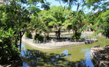 Manutenção de praças está sendo realizada