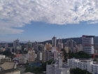 Semana com tempo nublado e risco de chuva à tarde