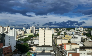 Sexta-feira de calor e chuva