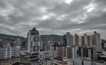 Segunda-feira de céu nublado no Sul Catarinense 
