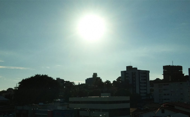 Terça ensolarada e quente na região