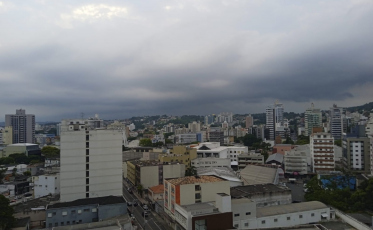 Terça-feira com clima abafado e possibilidade de chuva à tarde