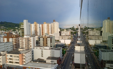 Quinta-feira com temperaturas altas e risco de chuva na região