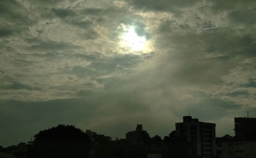 Quinta-feira começa abafada e deve ser ensolarada