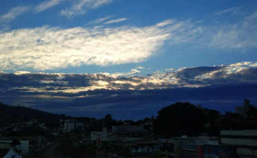 Frente fria chega à região hoje