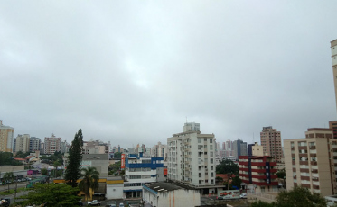 Terça-feira de tempo fechado e baixas temperaturas