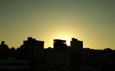 Sexta-feira com dia típico de verão