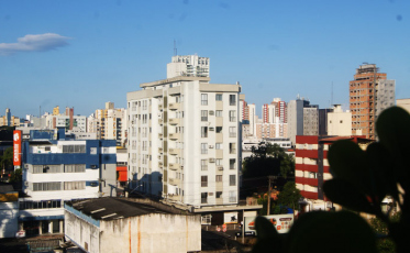 Segunda-feira começou com cerração e deve ser quente