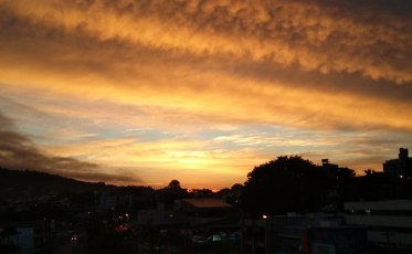 Dia começa nublado, mas deve ser de tempo bom na região