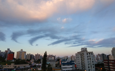 Semana começa fria na região