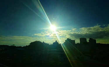 Semana começa quente na região