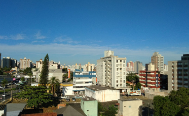 Dia começa com temperatura agradável, mas deve ser quente