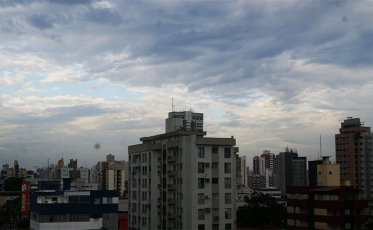 Quarta-feira de céu encoberto na região