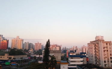 Quarta-feira começa com neblina intensa na região