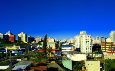 Quinta-feira começa com tempo bom, mas deve ter chuva