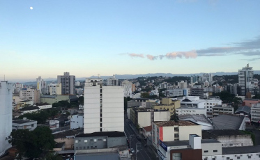 Semana começa com tempo bom, nevoeiro e temperatura amena