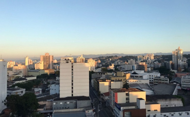 Terça começa com tempo bom. Chuva pode aparecer a noite