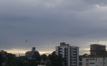 Terça-feira nublada e quente