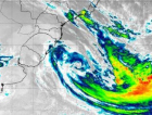 Ainda ativo, ciclone extratropical se afasta em direção ao Oceano Atlântico