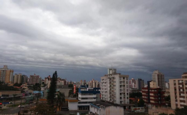 Segunda-feira nublada e chuvosa