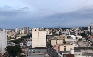 Tempo nublado e chuva a partir de quinta