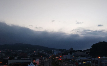 Quarta-feira nublada e sem chuva