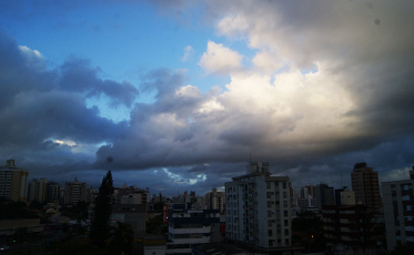 Tempo é nublado nesta terça-feira