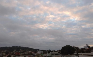 Terça-feira tem tempo bom e baixas temperaturas
