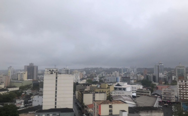 Sexta-feira com aberturas de sol e chance de chuva no Sul de SC