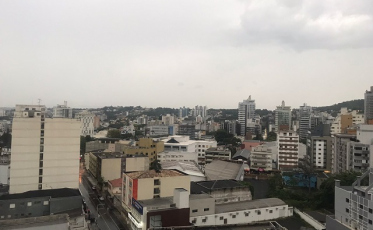 Céu encoberto e chuva durante esta quinta