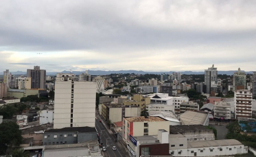 Quarta-feira com muitas nuvens e pouco sol