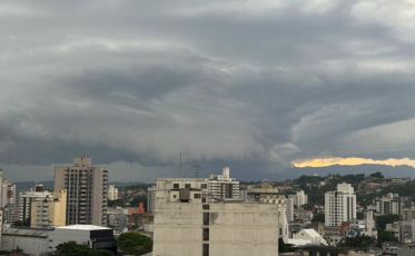 Ciclone extratropical provoca dois dias de chuva intensa e temporais em Santa Catarina