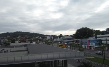 Tempo nublado nesta segunda-feira