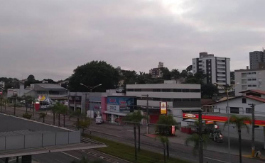 Até 33º e pancadas de chuva nesta quarta