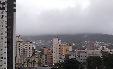 Tempo nublado e chuva até quinta-feira