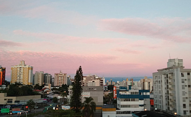 Dias quentes e pancadas de chuva até sexta-feira