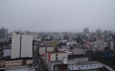 Semana começa com tempo fechado, mas vai melhorar