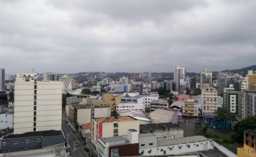 Terça-feira abafada com até 34ºC