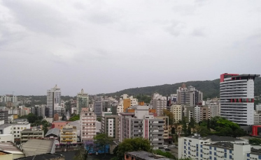 Até meio-dia pode ter trovoada, durante a tarde o tempo acalma