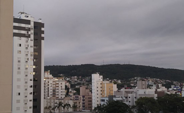 Terça-feira nublada e sem chuva
