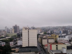 Pela manhã até pode ter sol, mas a tarde chove de novo