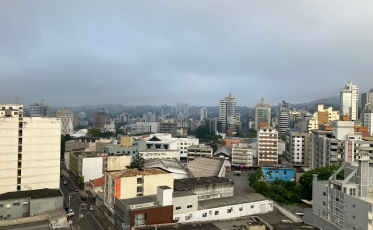 Quinta-feira começa nublada, mas sol deve aparecer ao longo do dia (ÁUDIO)