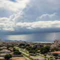SC entra em semana de calor intenso, temporais e risco de enxurradas