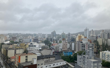 Márcio Sônego: chuva persiste nesta segunda-feira; acumulado deve chegar a 60 milímetros até o feriado (ÁUDIO)