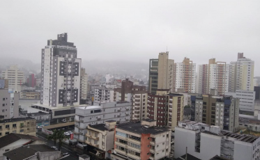 Chuva continua ao longo do dia e volta no fim de semana