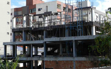 Assinado decreto contra imóveis abandonados em Criciúma