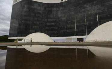 Ministro do TSE dá três dias para Bolsonaro explicar minuta de decreto